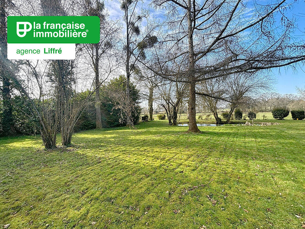 Terrain à LA BOUEXIERE