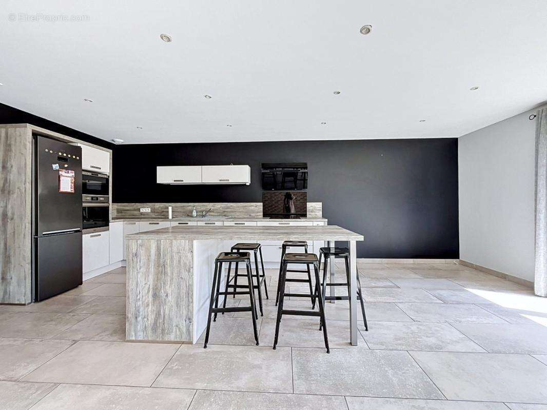 Maison 142 m² à Loire-Sur-Rhone  - photo 2