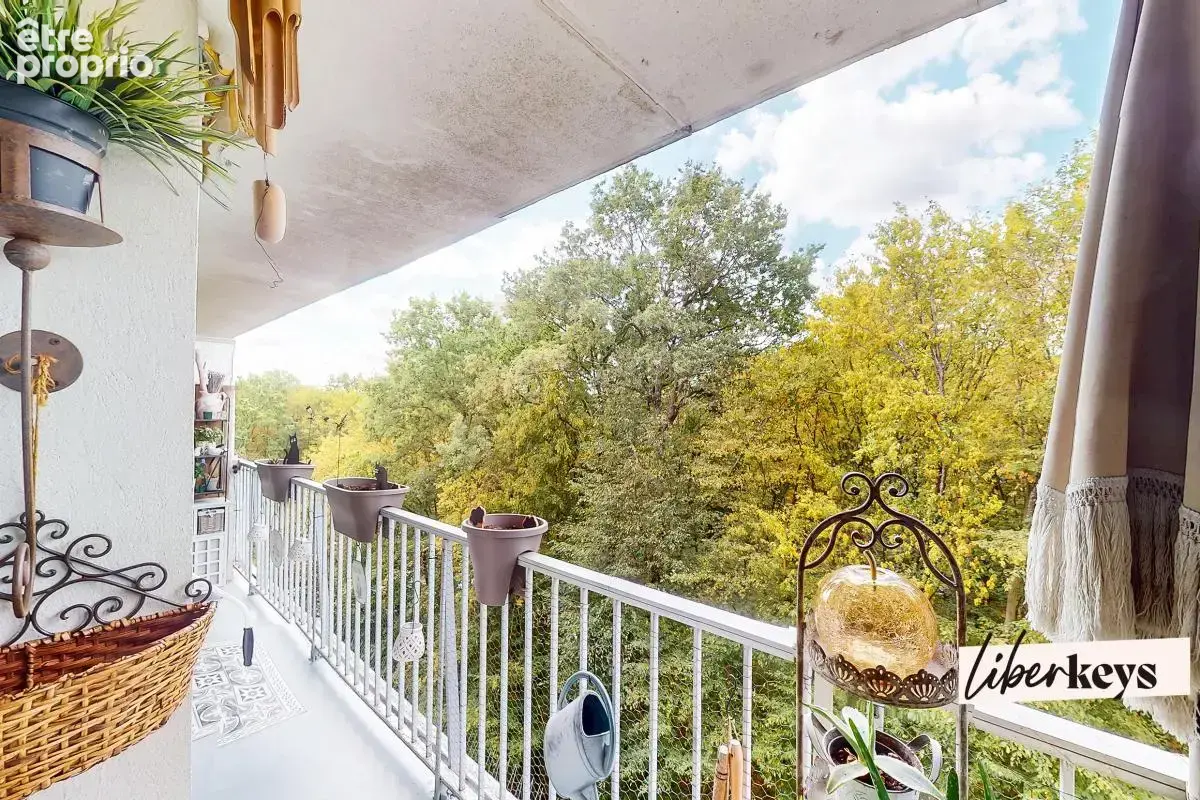 Rare à Tremblay-en-France – F2 de 48,89 m² entièrement rénové, dernier étage avec balcon et vue sur les arbres - photo 4