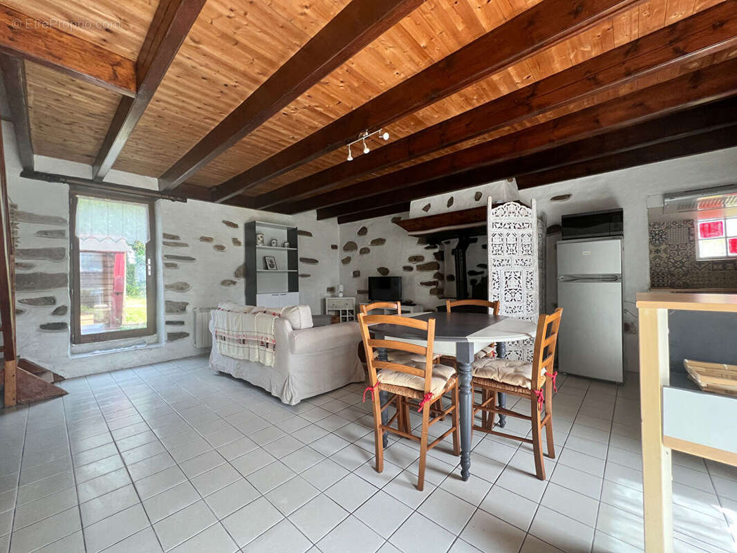 Maison à LA CHAPELLE-DES-MARAIS
