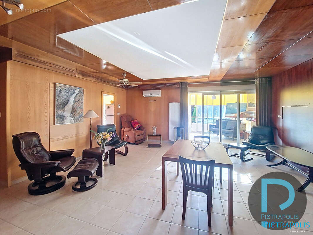 Appartement à SAINT-DENIS-LES-BOURG