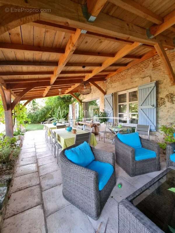 Maison à MERCUES