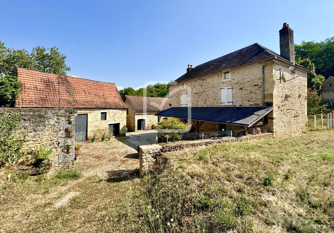 Maison à SAINT-JULIEN-DE-LAMPON