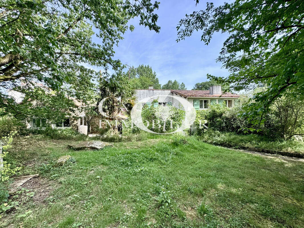 Maison à SAINT-ETIENNE-DU-BOIS