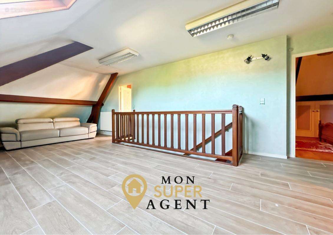 Maison à VAUX-LE-PENIL