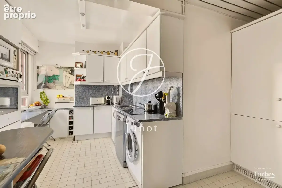 Paris 16e - PASSY / RUE LEKAIN - Appartement à vendre - 5 pièces - 130,21m² Carrez - 4 chambres. - photo 17