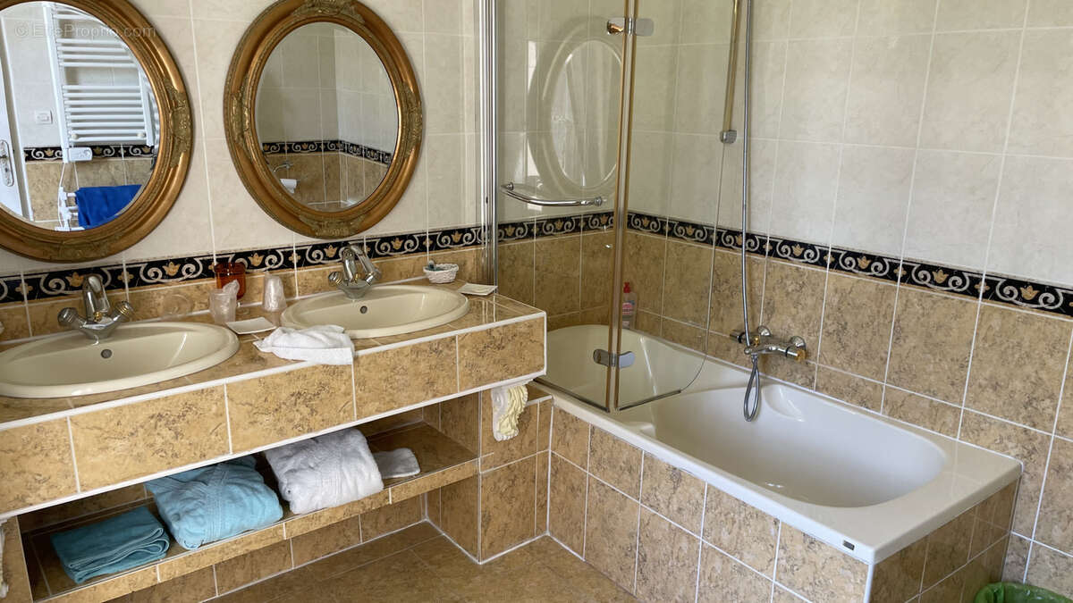 Maison à TOURNON-SAINT-PIERRE