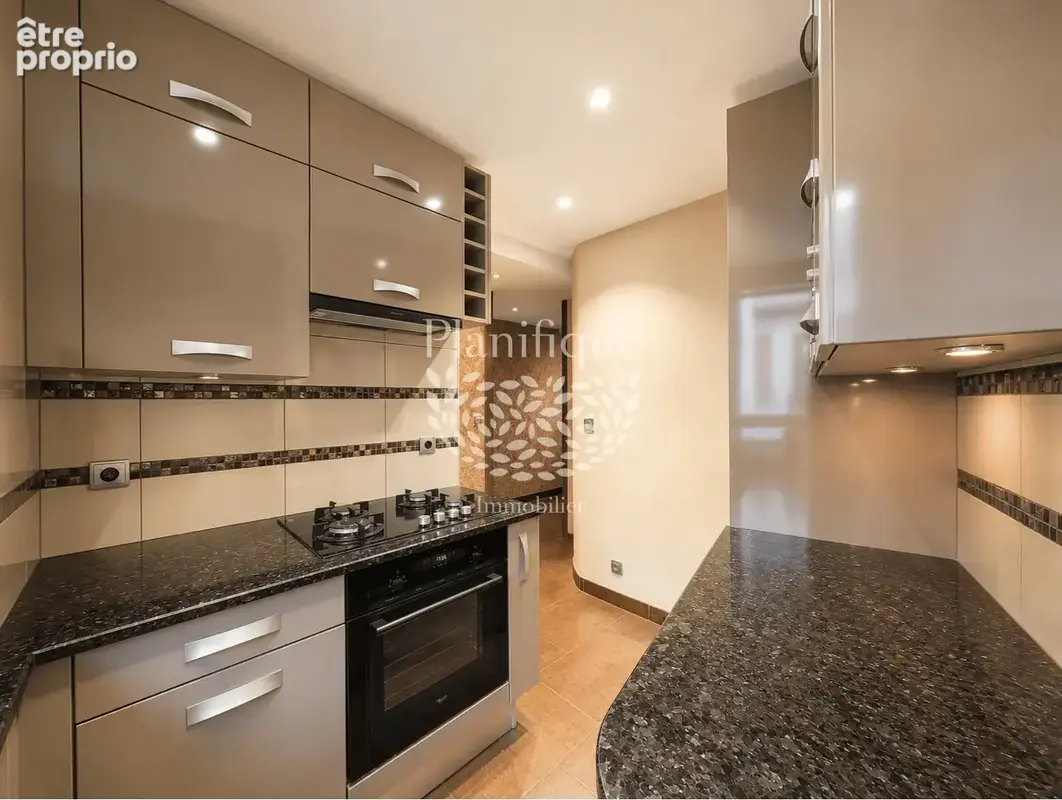 Appartement T3 - Vielle Ville d'Annecy- Place Saint-Claire - photo 5