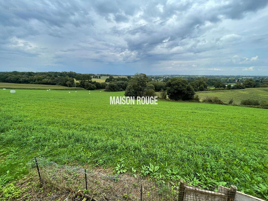 Maison à BAZOUGES-LA-PEROUSE