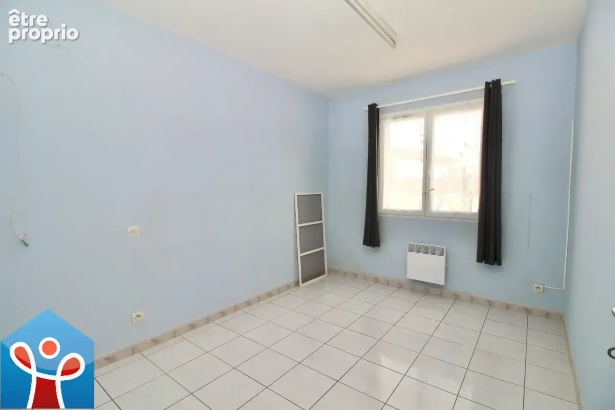 Villa de plain-pied avec piscine et garage à SAUVIAN - photo 9