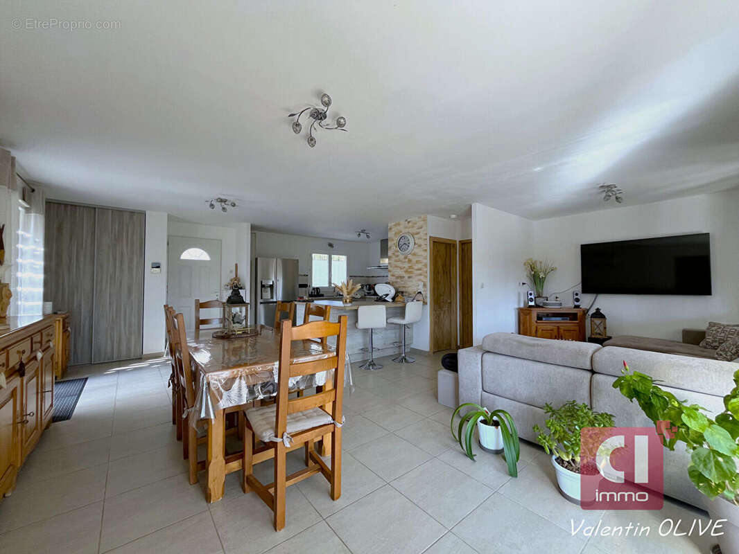 Maison La Roquebrussanne 4 pièces 105 m2 - photo 3