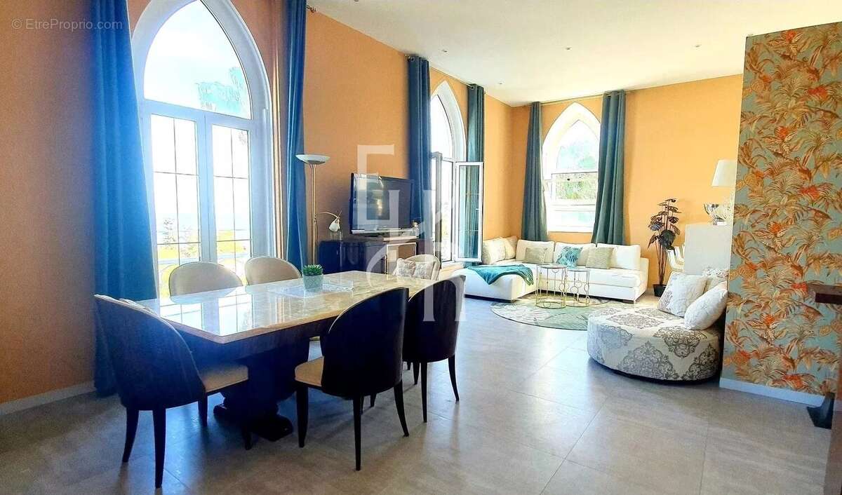 Appartement à VALLAURIS