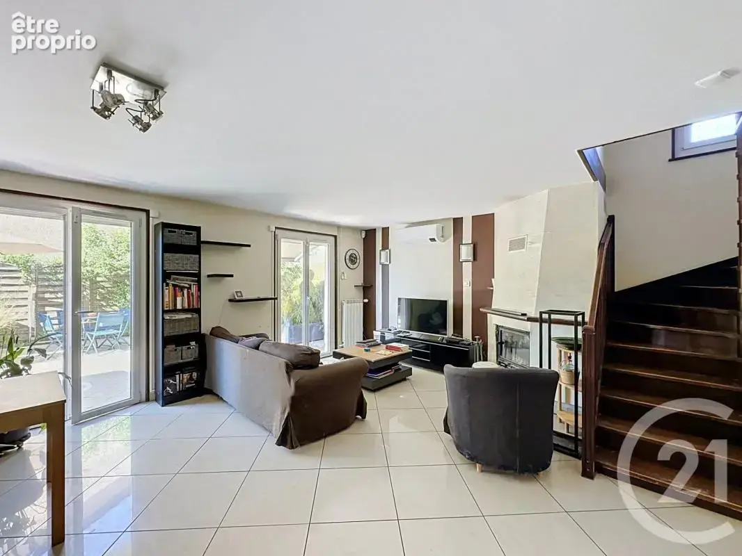Maison 80 m² à Saint-Fons  - photo 4