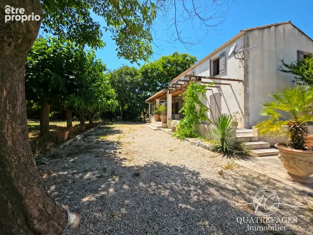 Villa dans un parc arboré exceptionnel avec piscine couverte. - photo 30