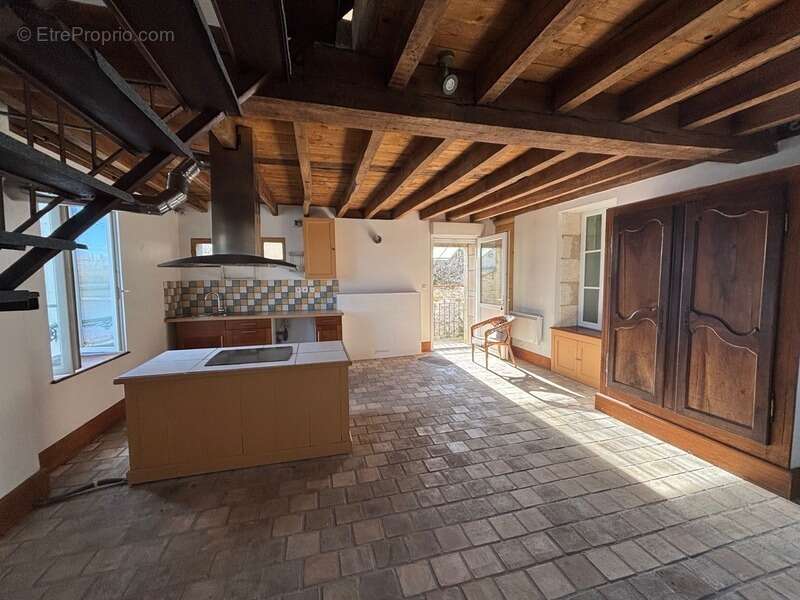 Appartement à MARSEILLES-LES-AUBIGNY