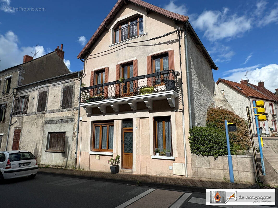 Maison à MONTAIGUT