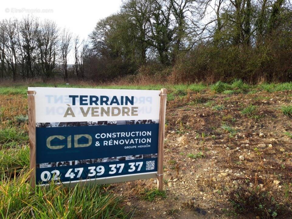 Terrain 600 m² à Montbazon  - photo 1