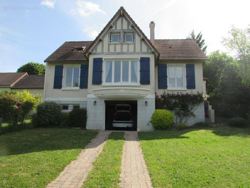 Maison à CHERISY