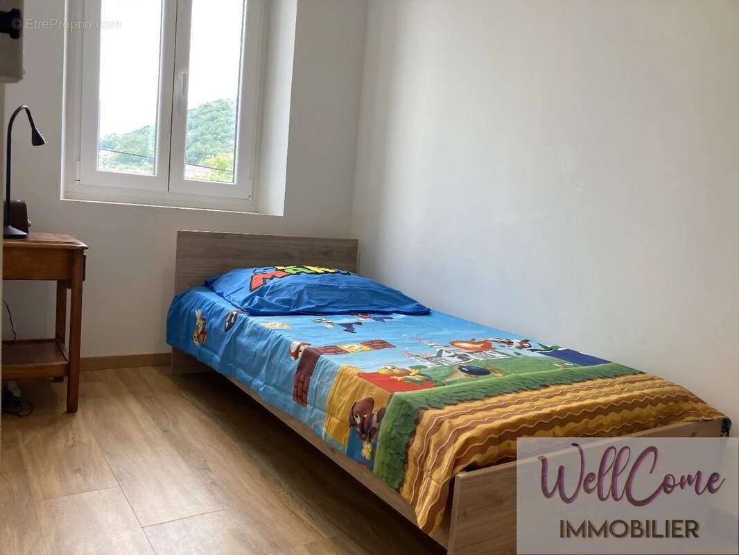 Aix Les Bains logement 5 pièces triplex avec 2 places de parking privatives et un jardinet privatif - photo 10