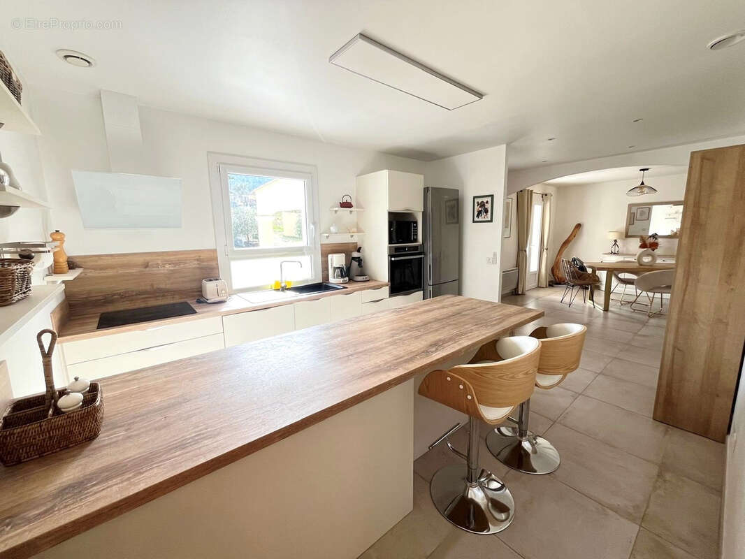 Maison à BAGNOLS-EN-FORET