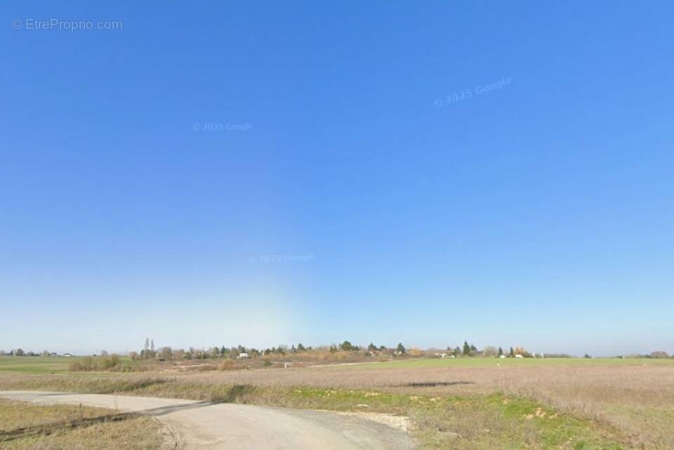 Terrain à ARTANNES-SUR-INDRE