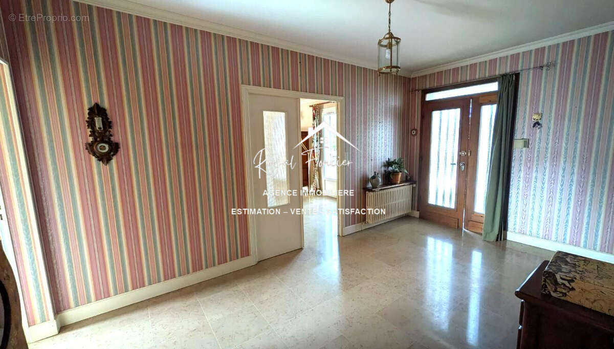 Entrée principale - Maison à CHATELLERAULT