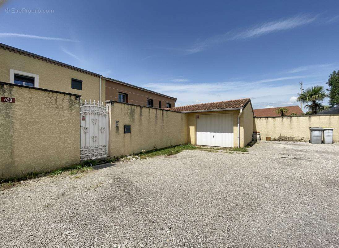 Maison -  chambres - Mezzanine - Terrasse - Garage - Places de stationnement - Au cœur du village - Proche toutes commodités - photo 3