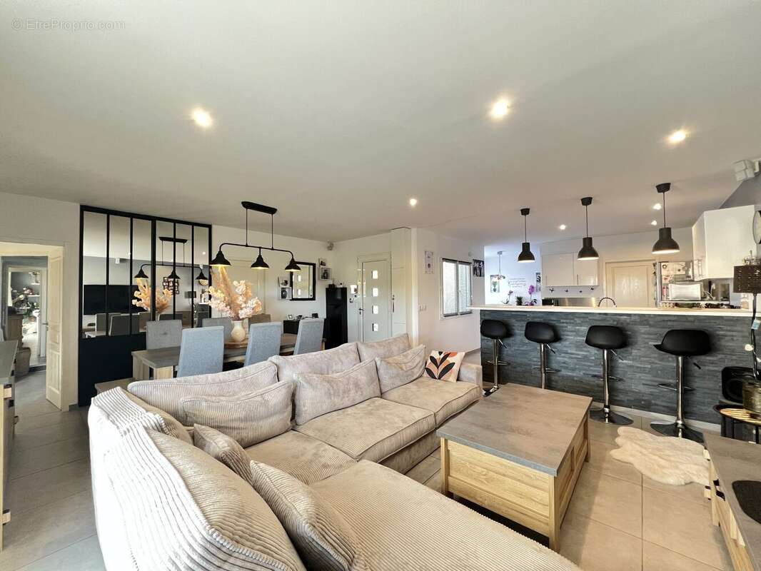 Maison 111 m² à Tignieu-Jameyzieu  - photo 8