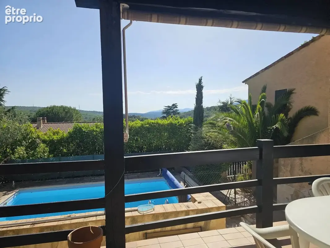 Villa provençale avec piscine, garage et vue dégagée à pied du village - photo 4