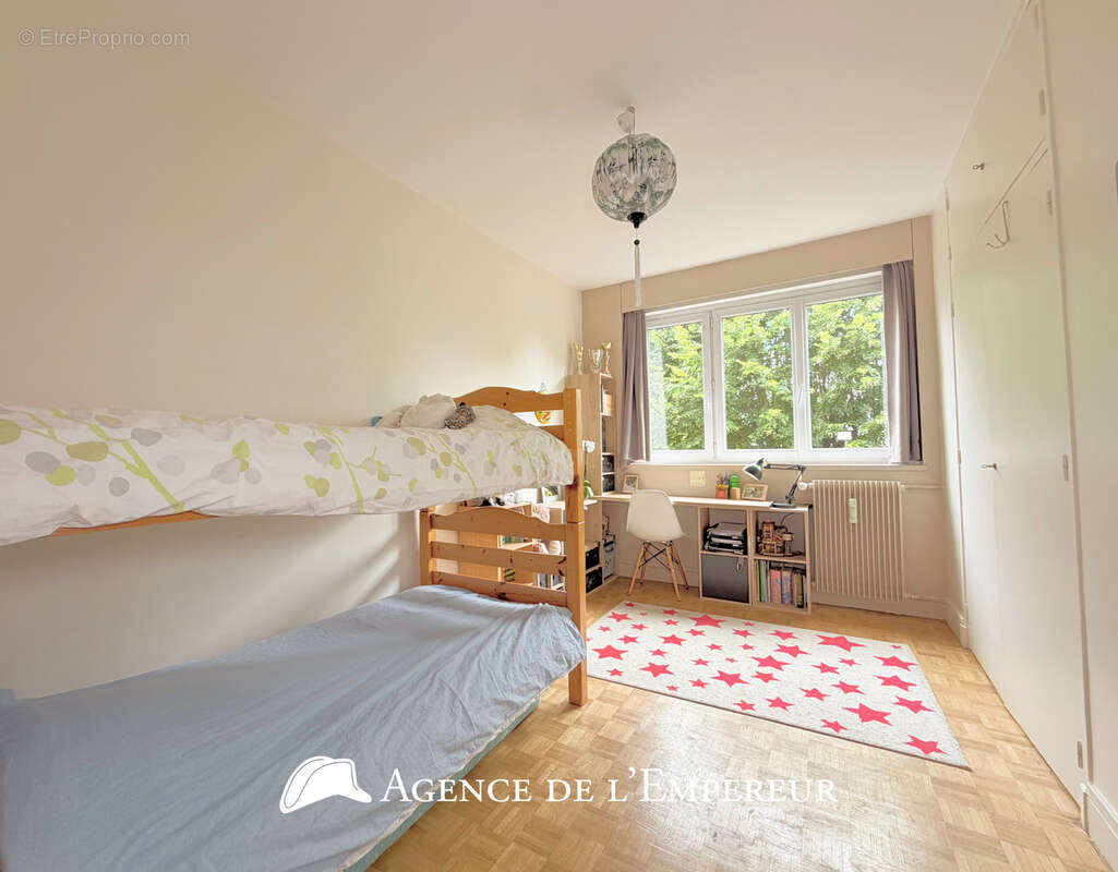 Appartement à SURESNES