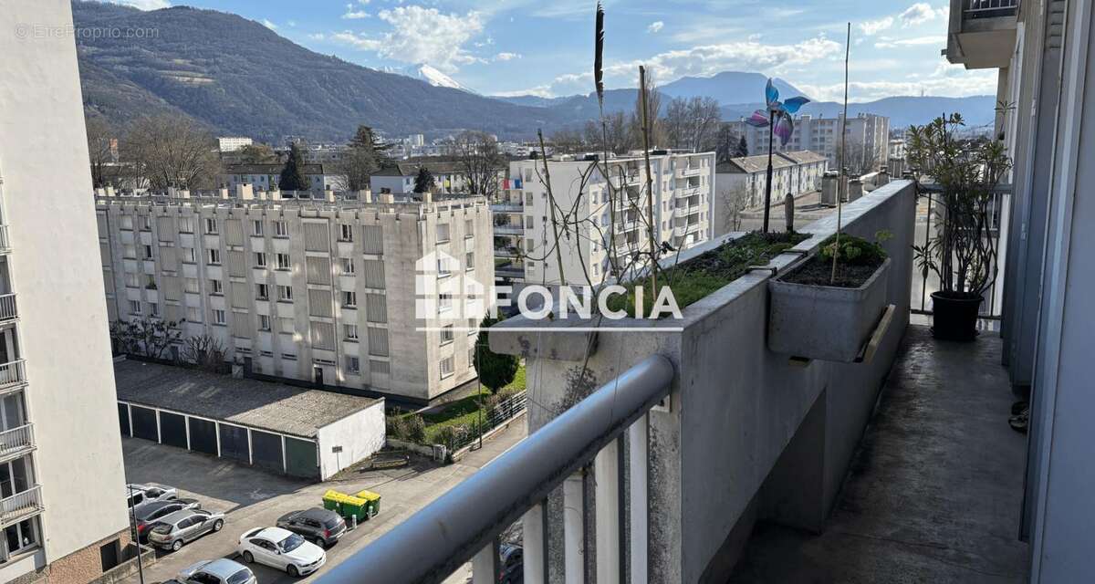 Appartement à SAINT-MARTIN-D'HERES