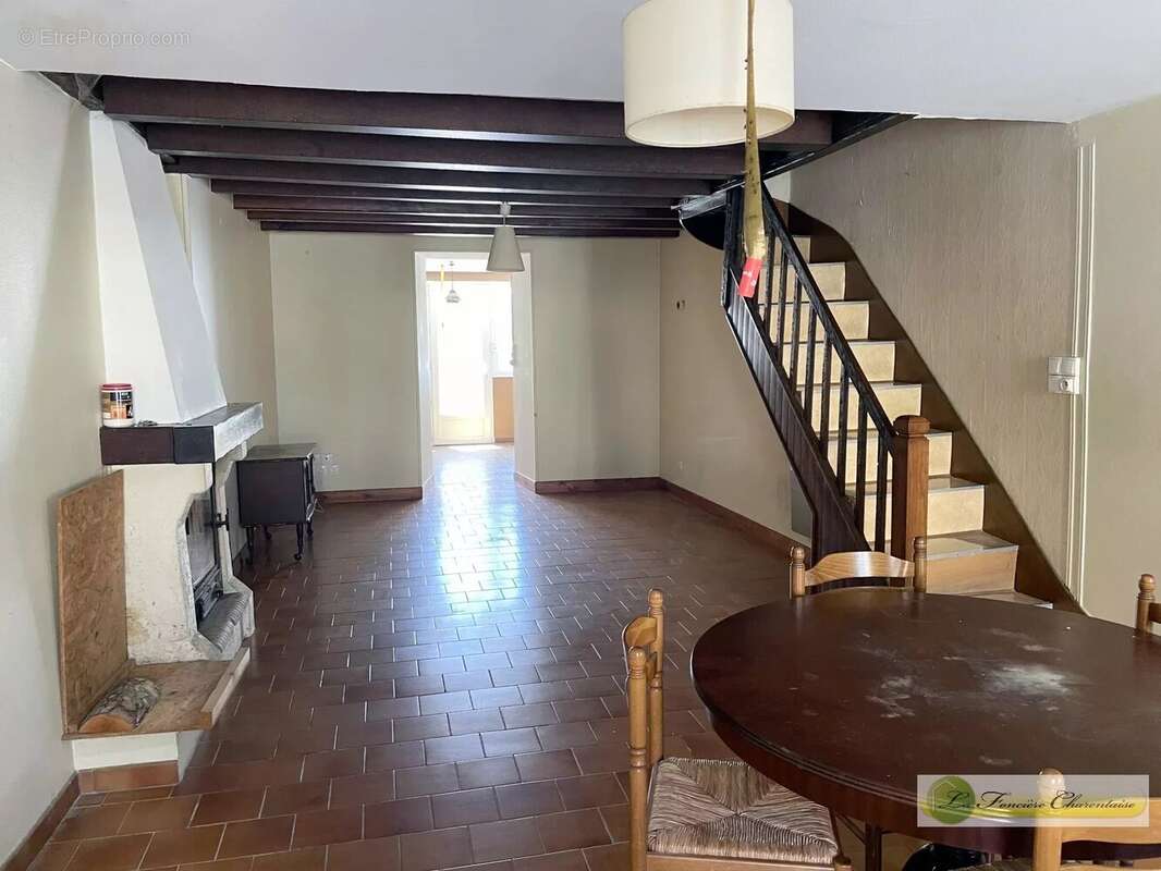 Maison 80 m² à Aigre  - photo 2