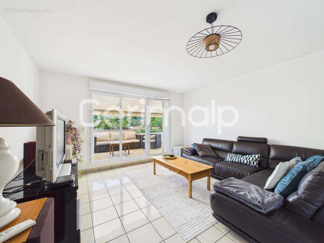 Vente - Appartement - 3 pièces + cuisine - 69,40 m² - 430 000 € - photo 12