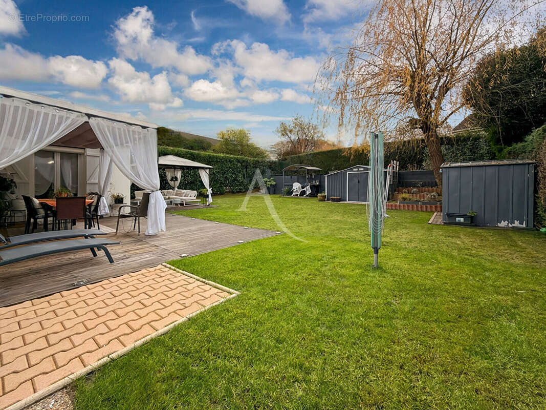 Maison à JOUY-LE-MOUTIER