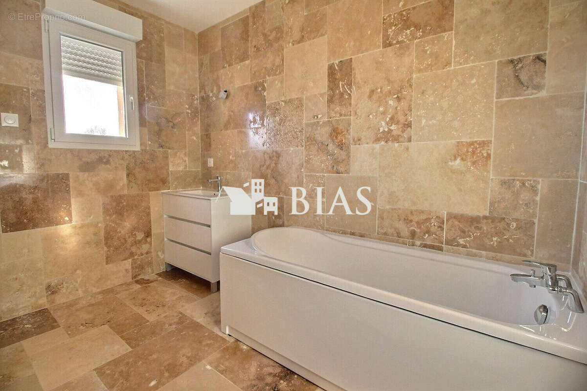 Maison à AMFREVILLE-SOUS-LES-MONTS