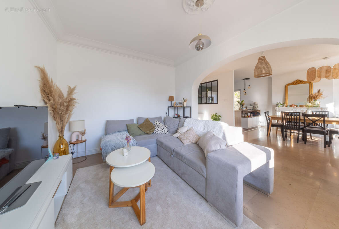 Appartement à SAINT-PRIEST-EN-JAREZ