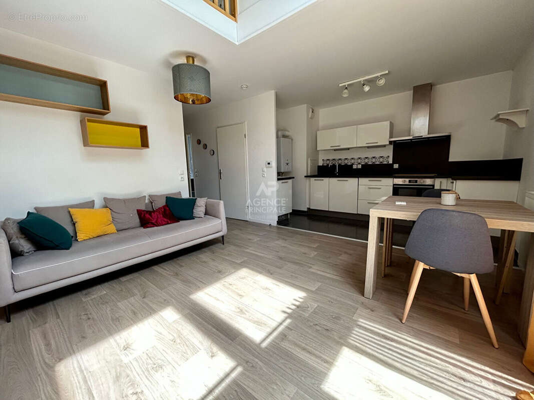 Appartement Poissy 4 pièce(s) 75.80 m2 - photo 2