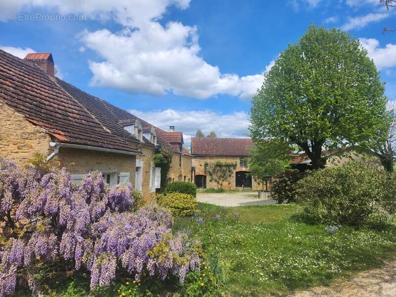 Maison à SAINT-GENIES
