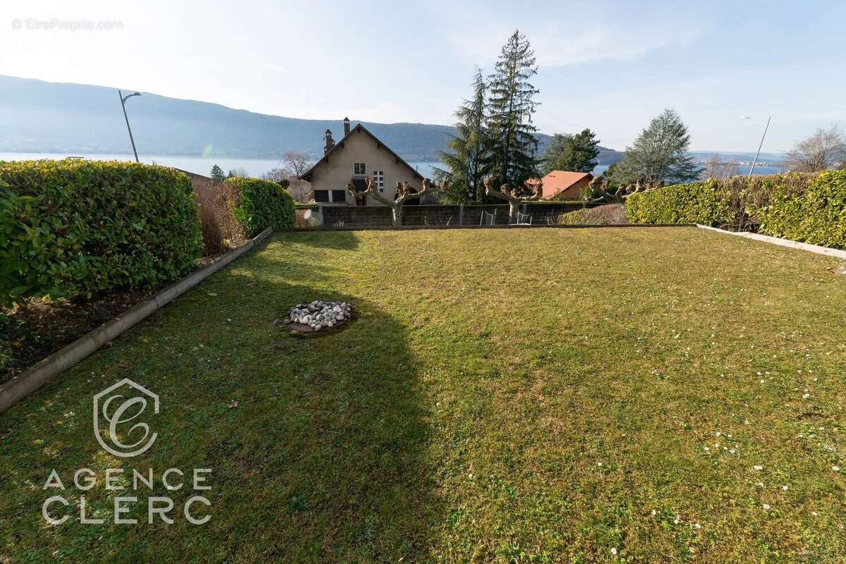 Appartement à VEYRIER-DU-LAC