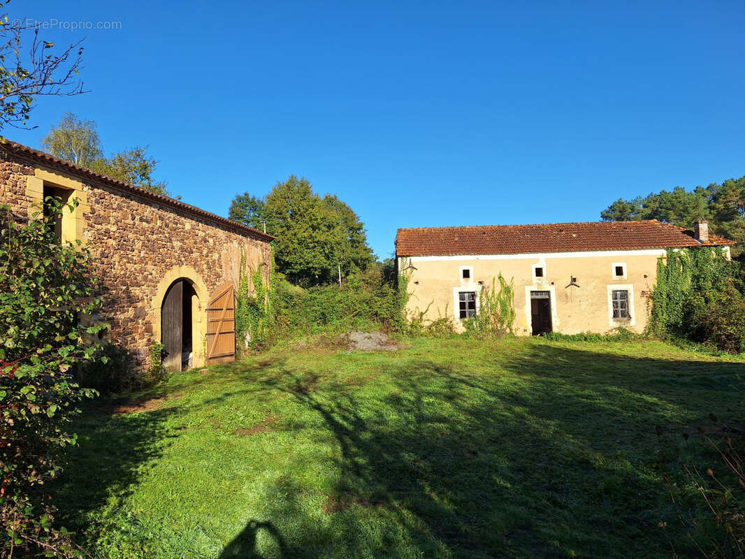 Maison à MAZEYROLLES
