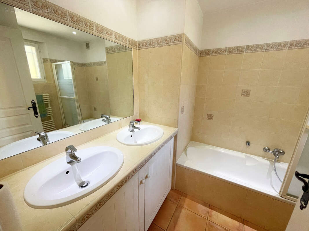 Maison à PLAN-DE-LA-TOUR