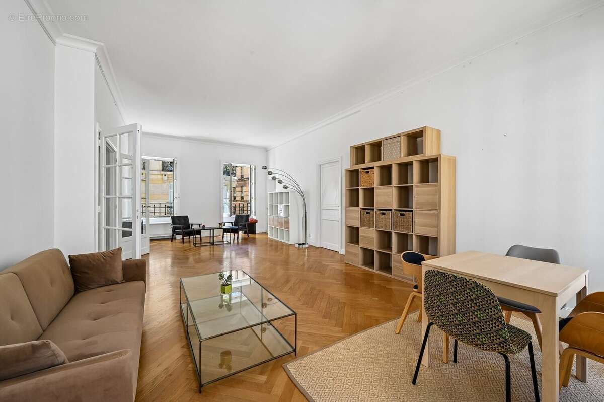 Appartement à PARIS-7E