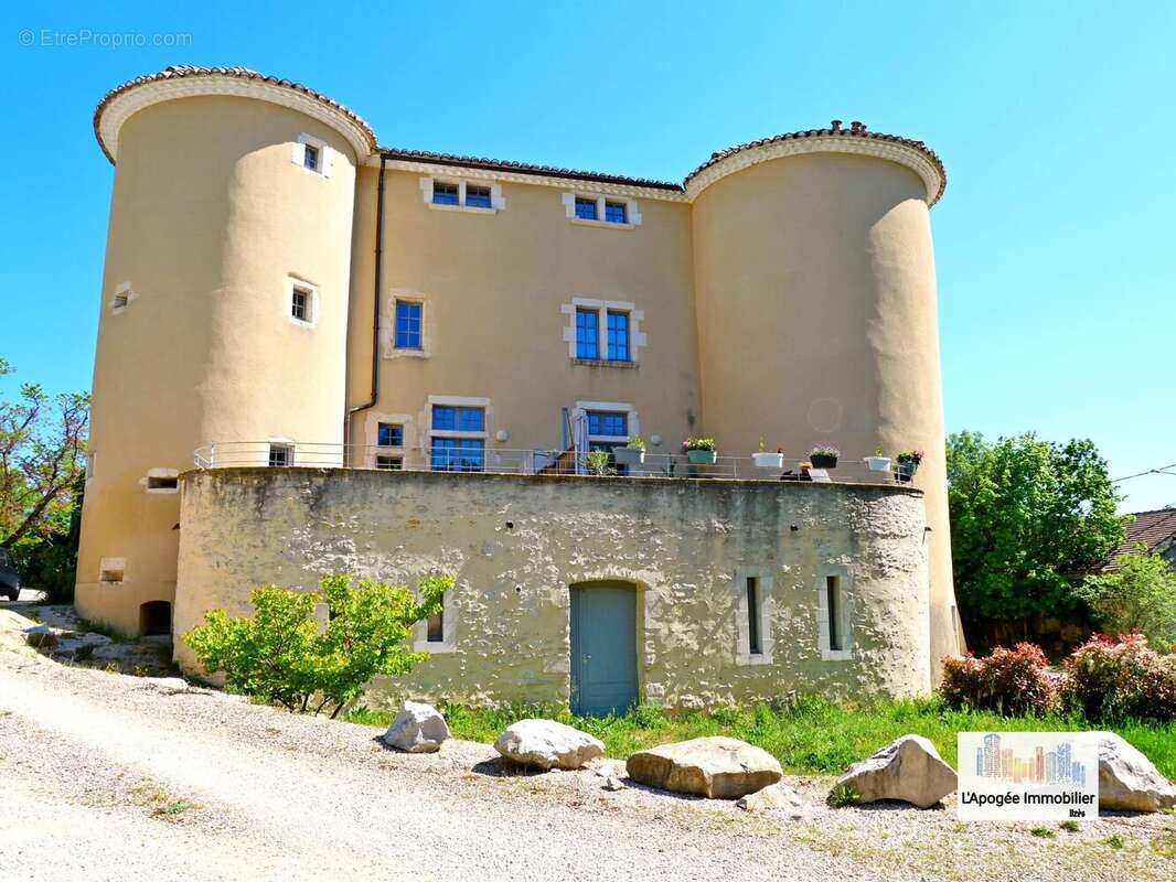 Appartement à LUSSAN