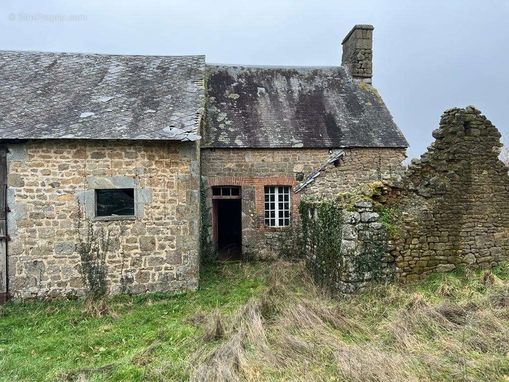 Maison à CARROUGES