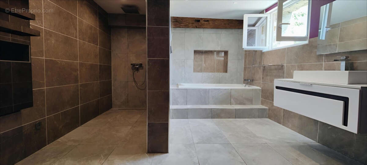 Maison Familiale de Charme en Pierre + T2 Indépendant   Terrain de 4 942 m2 - photo 12