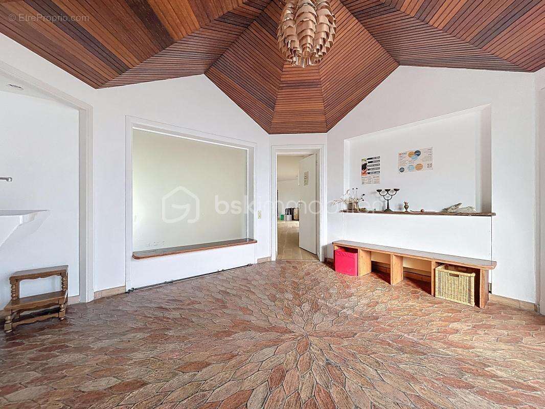 Commerce à SAINT-VALLIER-DE-THIEY