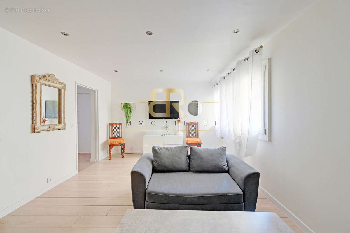 Appartement à PARIS-20E