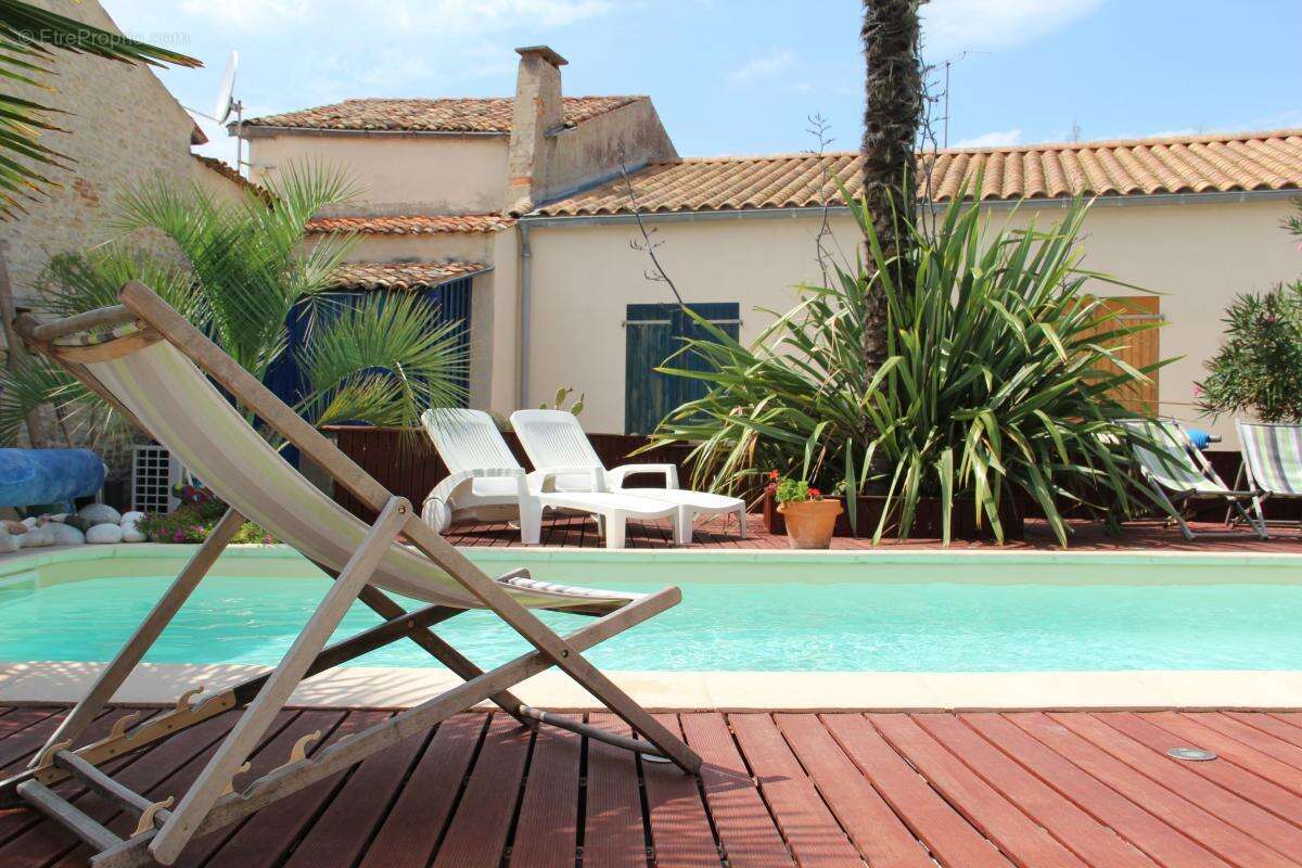 À vendre – Appartement 3 pièces en rez-de-chaussée avec terrasse et piscine – Saint-Georges-d'Oléron - photo 2