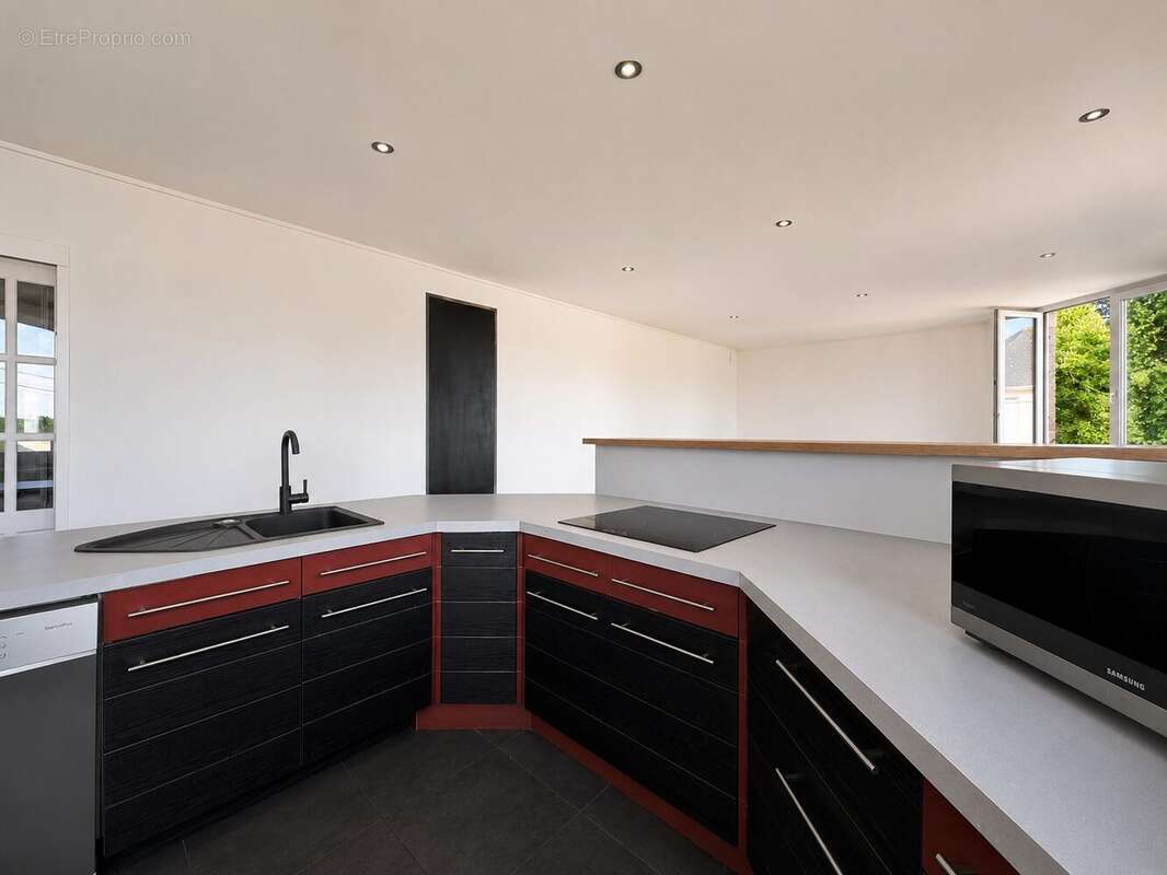 Appartement à SAINT-ETIENNE-DU-VAUVRAY