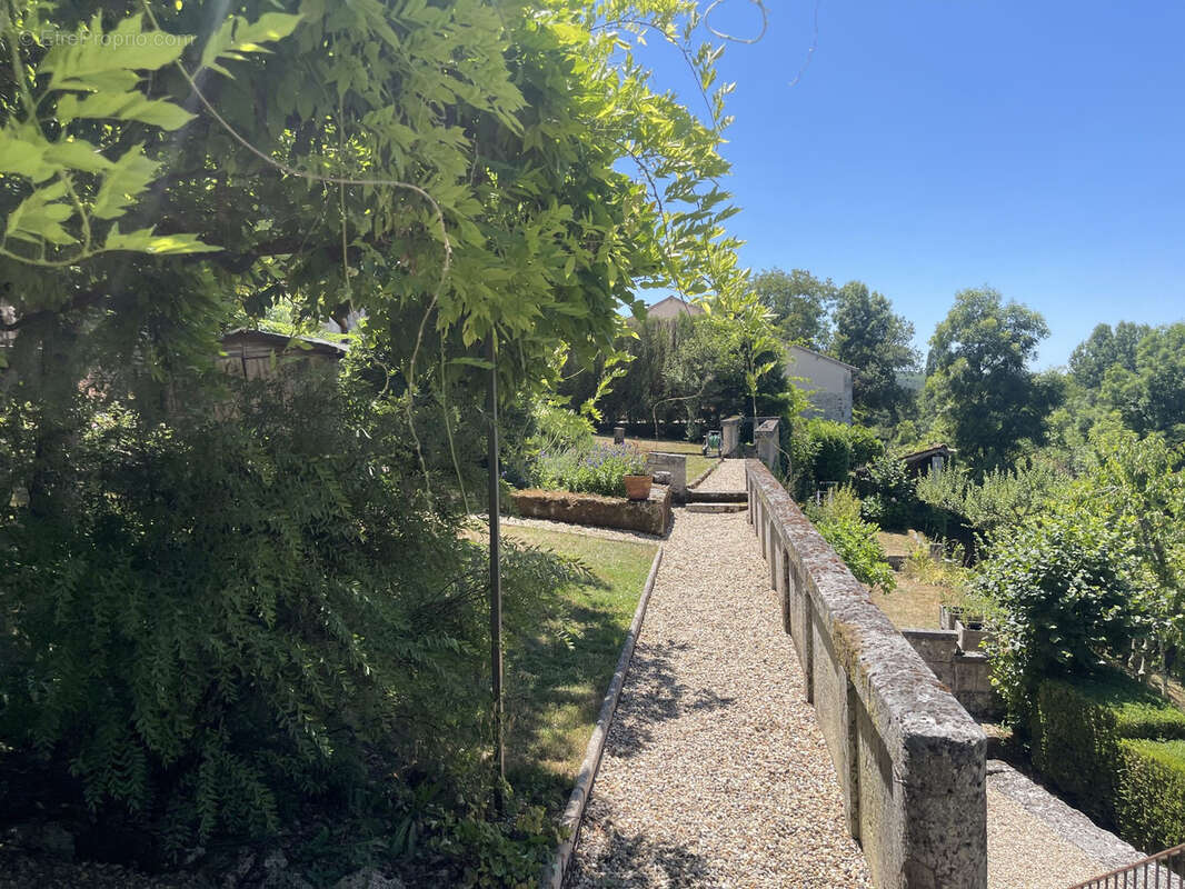 Maison à CHAMPAGNAC-DE-BELAIR